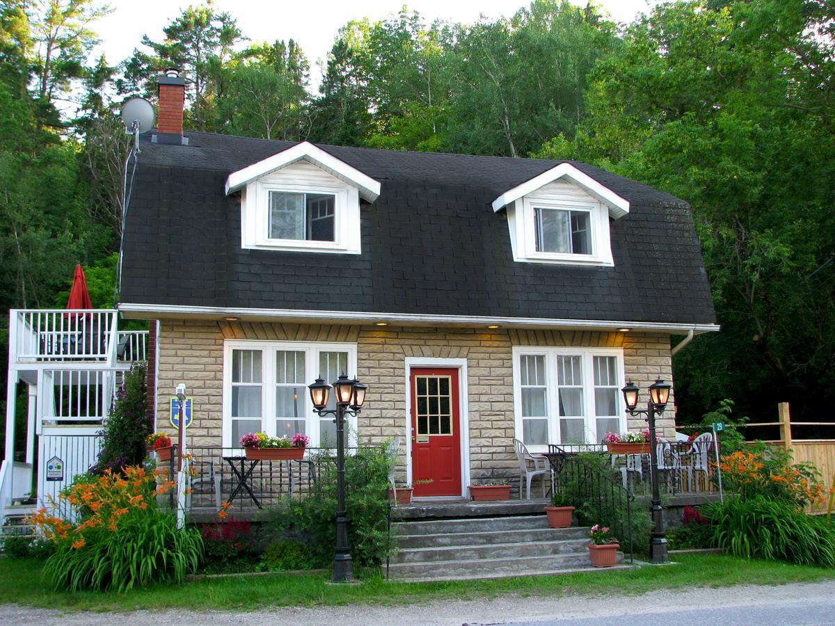 Auberge De Mon Petit Chum B&B เวคฟีลด์ ภายนอก รูปภาพ