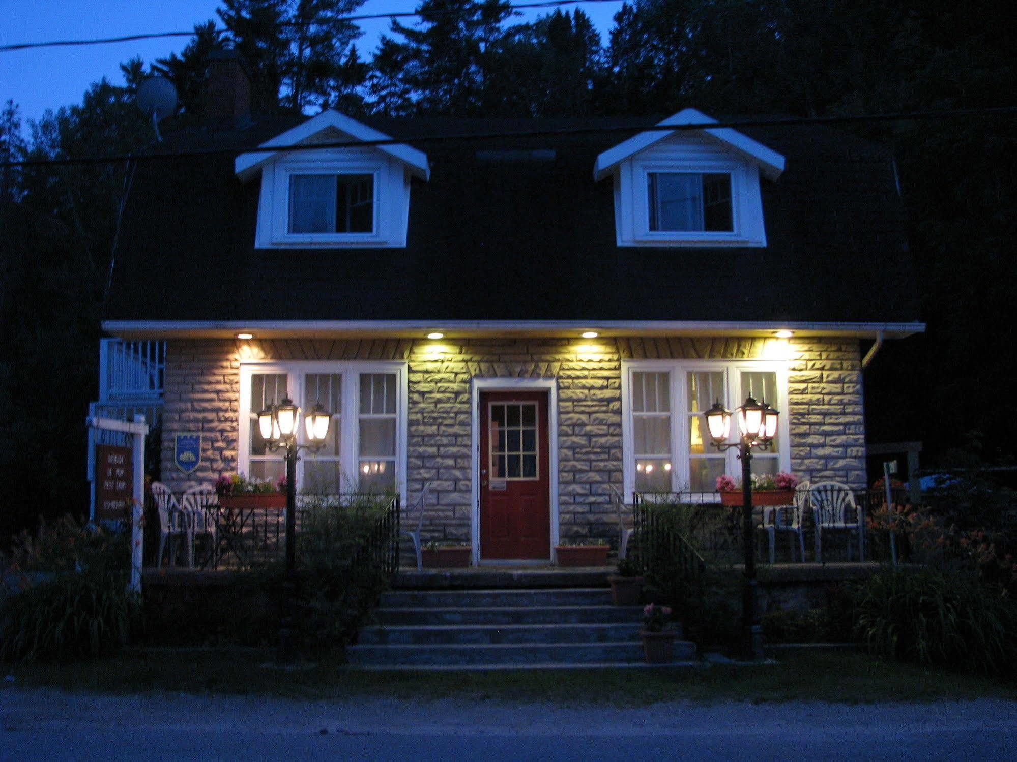 Auberge De Mon Petit Chum B&B เวคฟีลด์ ภายนอก รูปภาพ